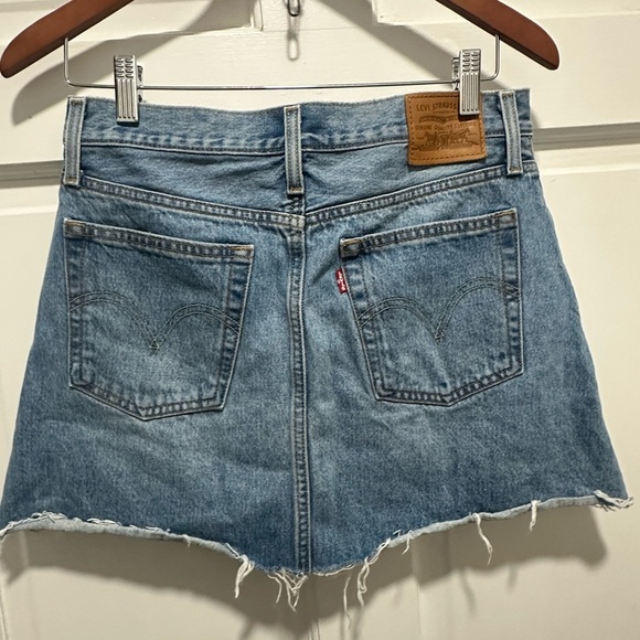 LEVI'S Denim Cut Off Button Front Mini Skirt Sz 27 - Picture 3 of 6